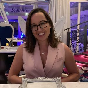 Meet your Posher, Naomi